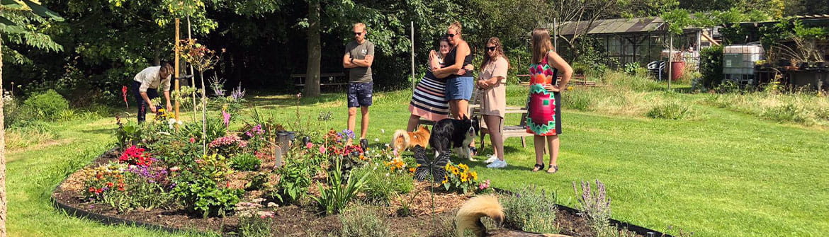 Herdenkplaats in tuin