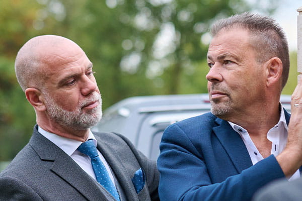 Uitvaartondernemer ondersteunt familielid