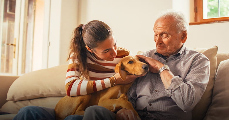 homme femme et chien