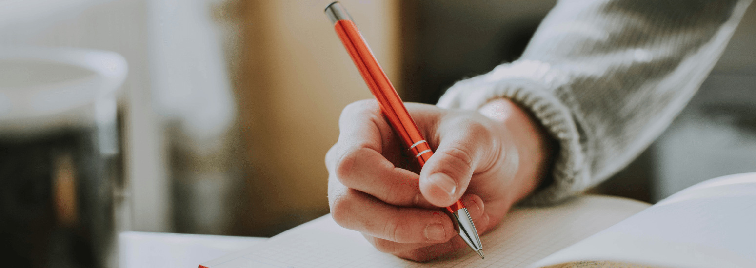 Herinneringen opschrijven in boekje